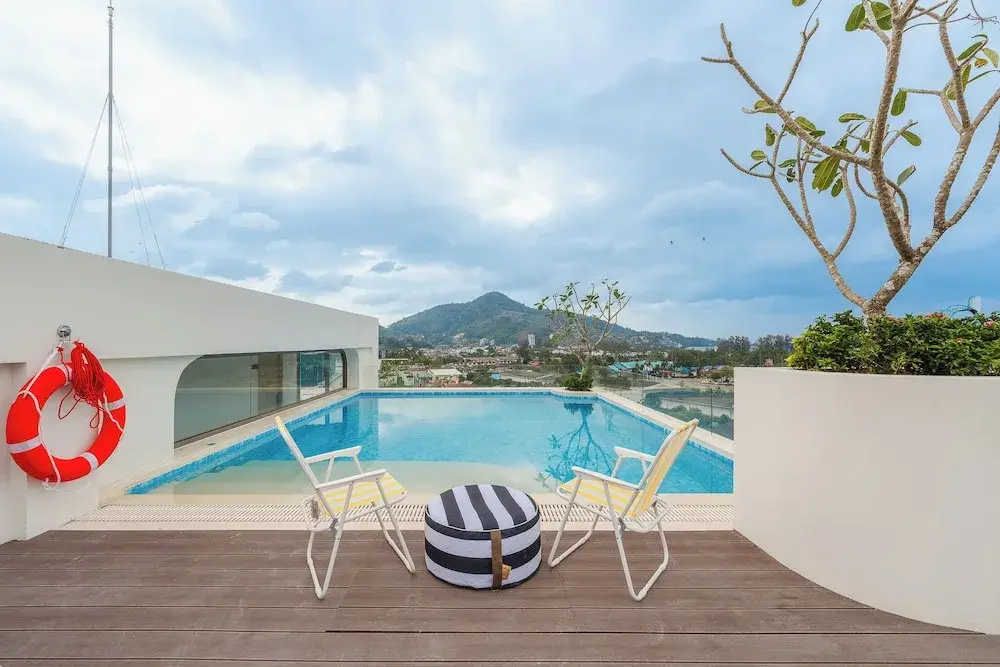 1BR with Infinity Pool Gym Rooftop C190
