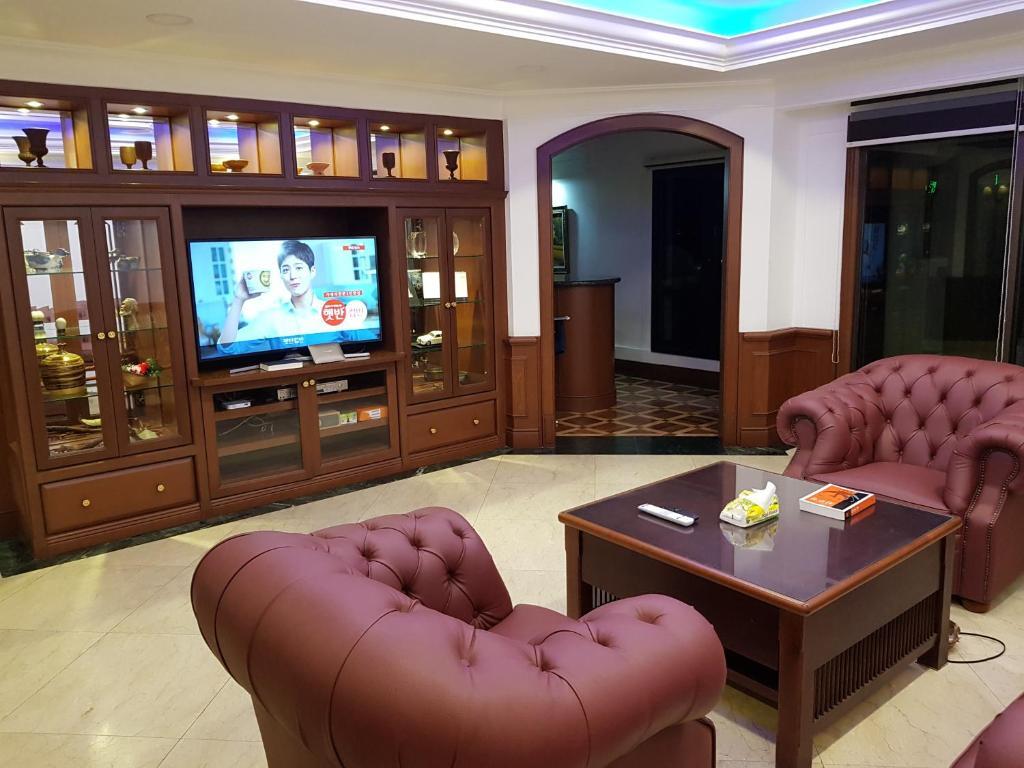Marina Court Luxury Penthouse