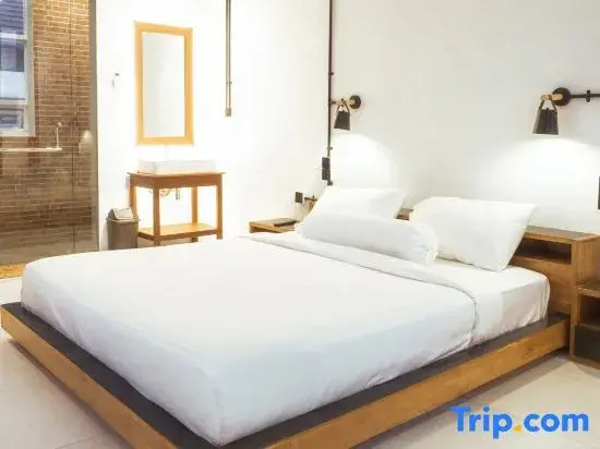 Deluxe Double room with balcony (full double bed)