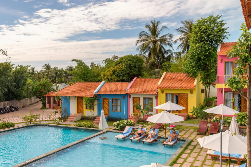Deluxe Double room with pool view (full double bed)