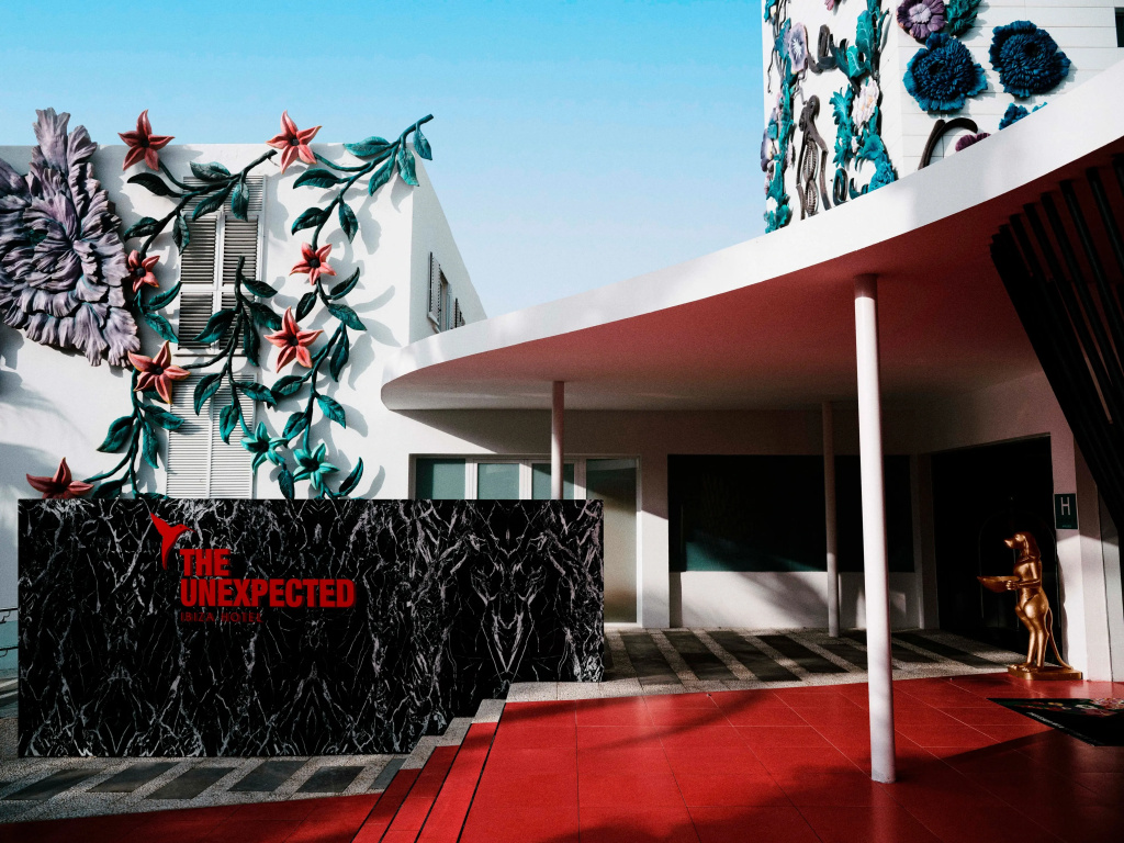 The Unexpected Ibiza Hotel - Ushuaïa Club entrance included