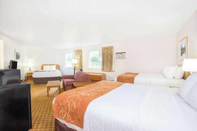 Days Inn by Wyndham Marquette - Tap to explore photos