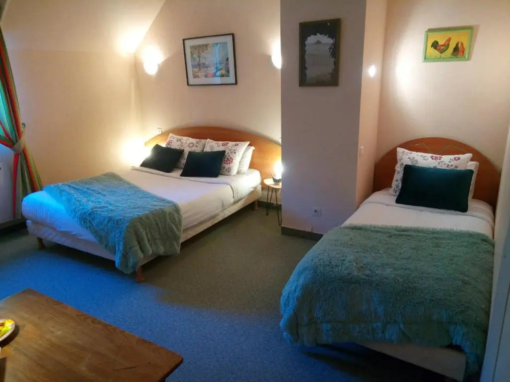 Standard Triple room