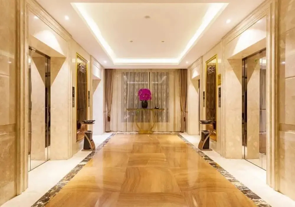 Lobby & Reception