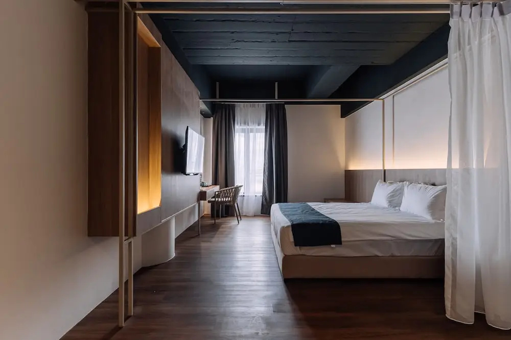Deluxe Double room (full double bed)