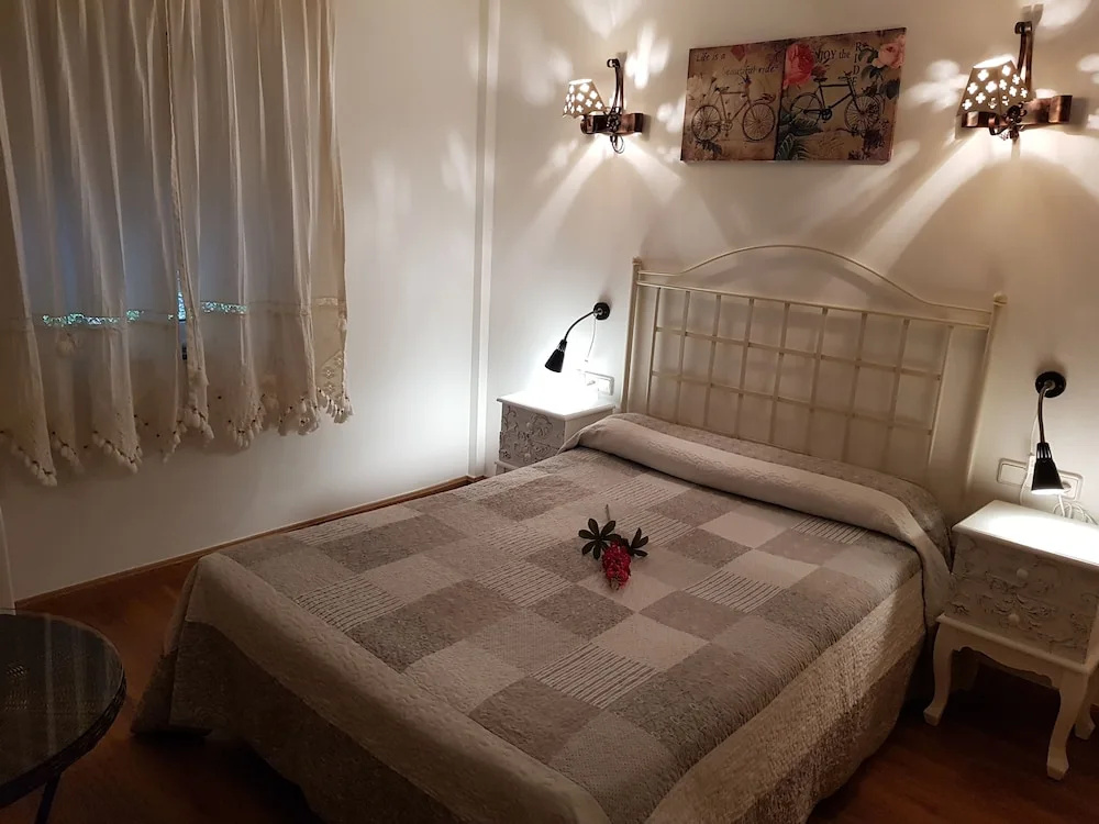 Standard Double room with balcony (full double bed)