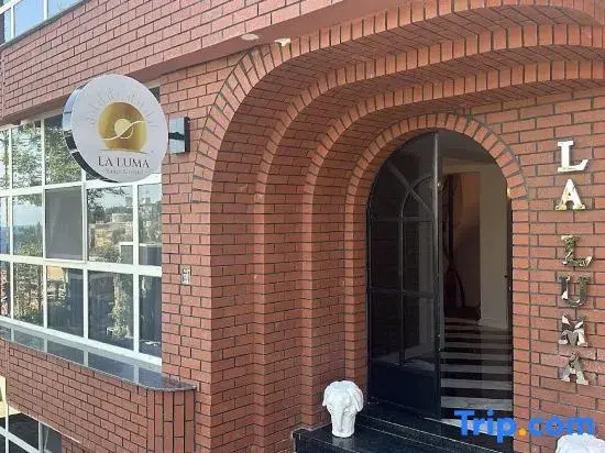 LA LUMA Suites & Hostel