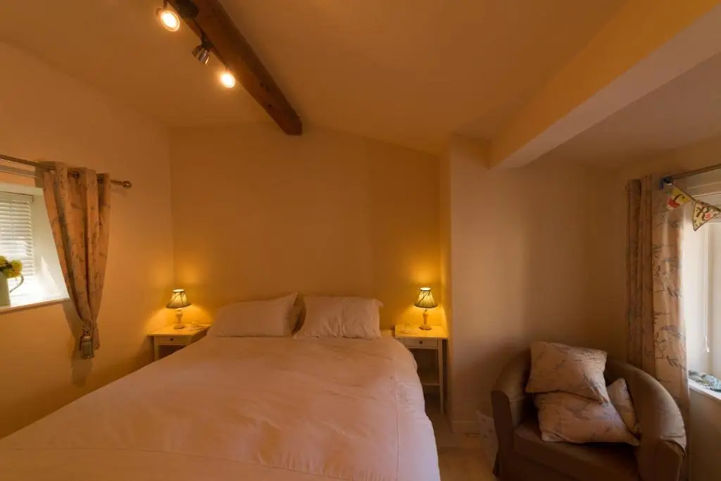 Double Cottage (full double bed)