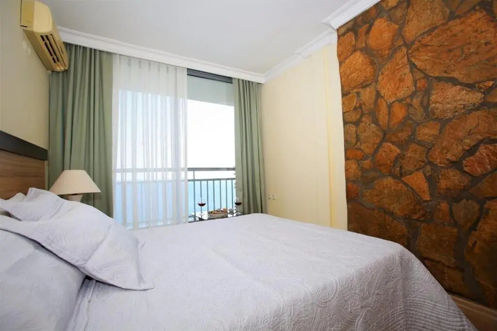 Standard Triple room with sea view