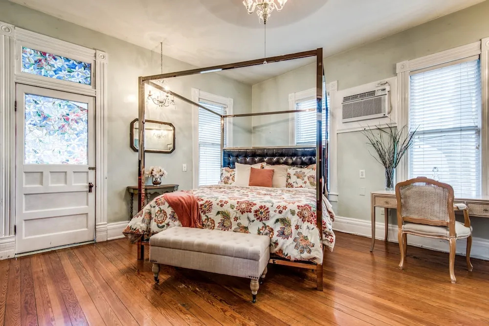 Suite with balcony