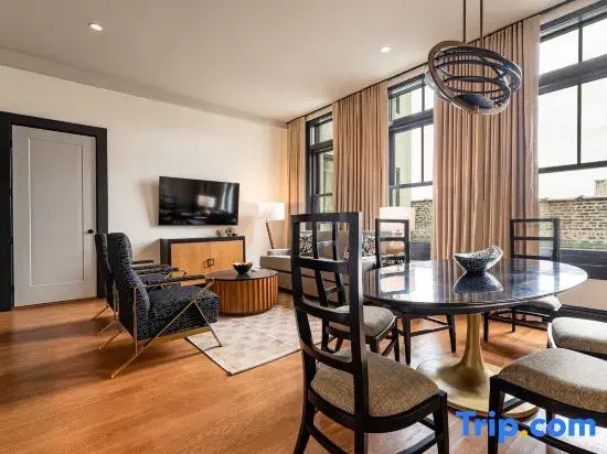 2BR Private Patio in Luxe Canal St Unit | The Mayfair