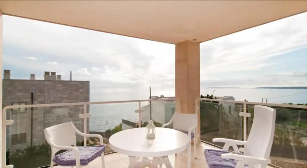 Balcony & Terrace