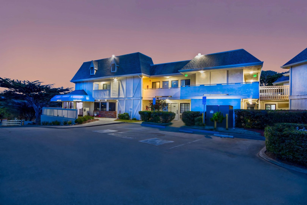 Motel 6 Marina, CA - Monterey