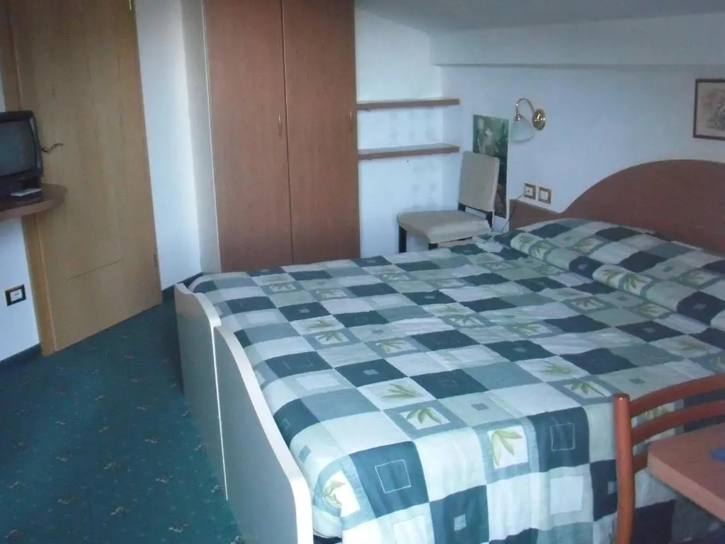 Standard Double room with balcony (full double bed)