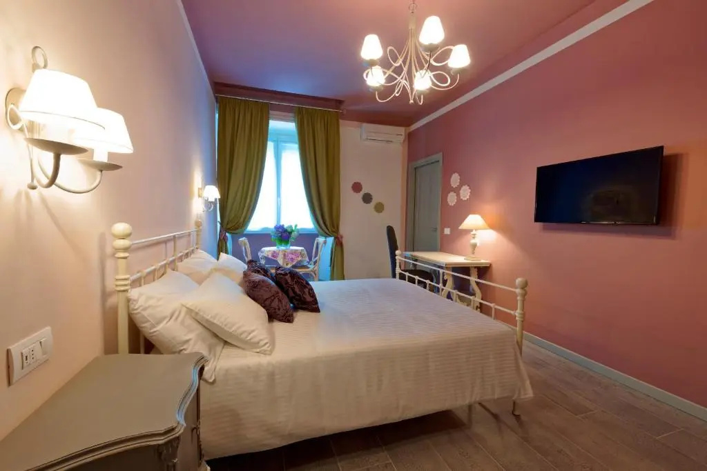 Deluxe Double room (full double bed)