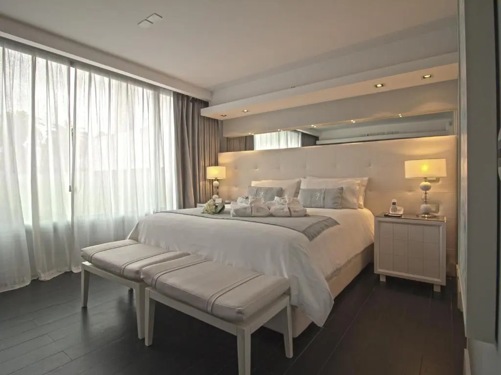 Deluxe Double room (full double bed)