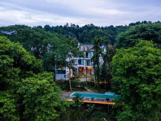 Yichuan Yisu River View Senxi Hostel