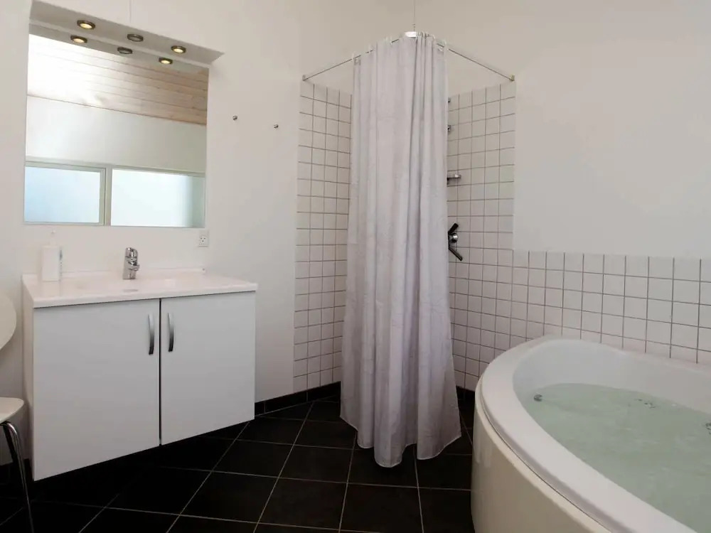 Alluring Holiday Home in Rødby With Whirlpool - фото 10