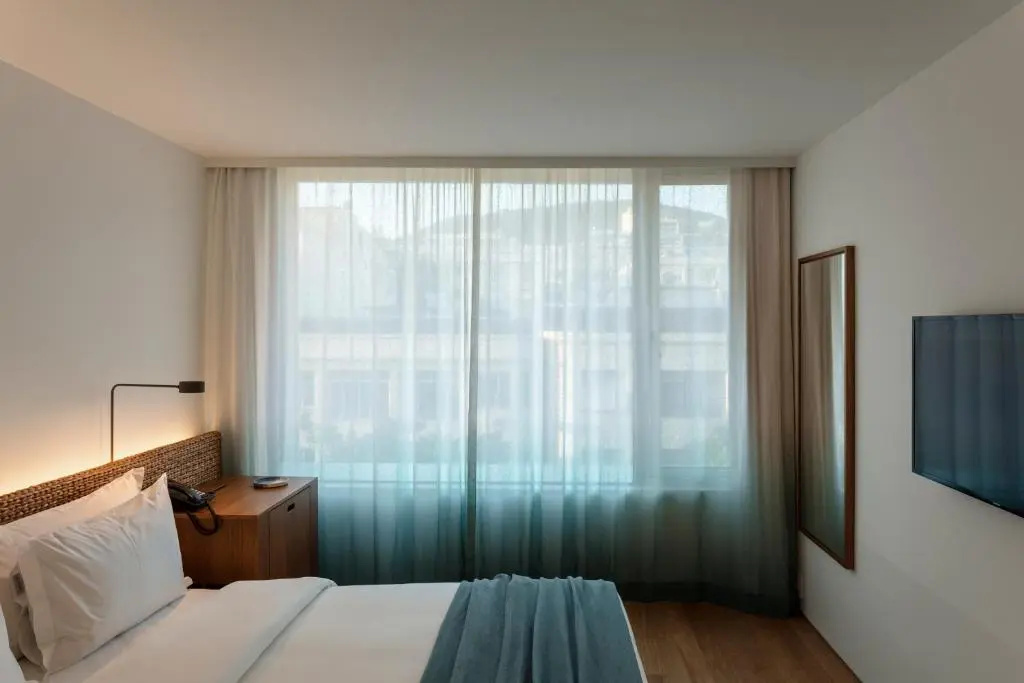 Standard Double room with city view (full double bed)