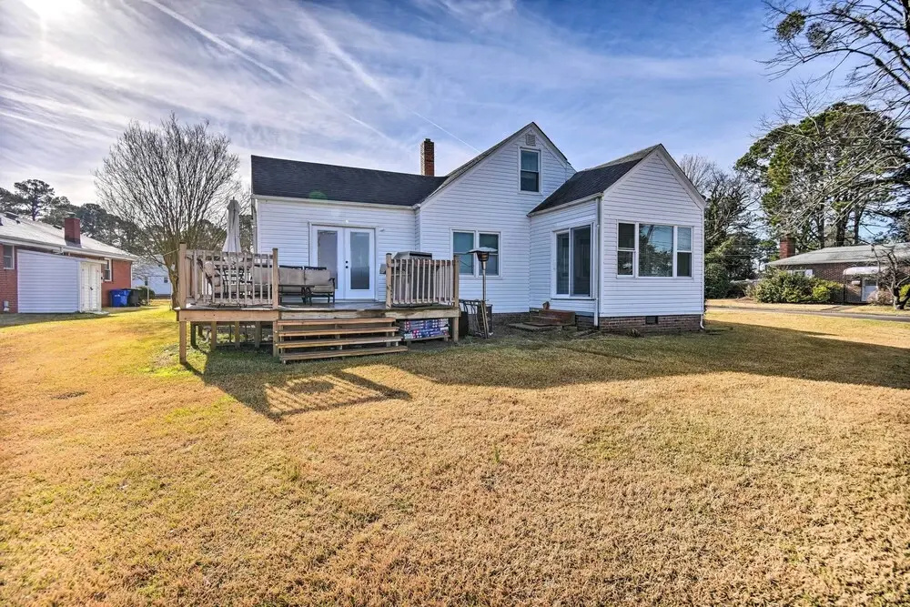 Portsmouth Waterfront Vacation Rental w/ Deck