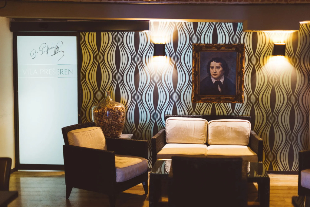 Lobby & Reception