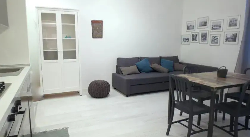 Temporary House - Isola District