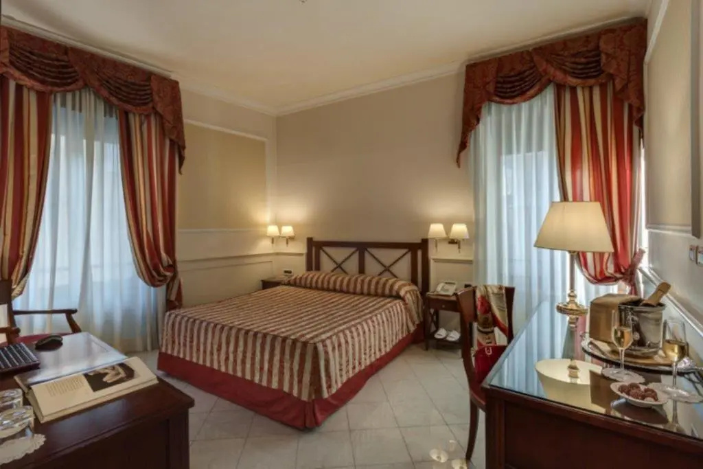 Deluxe Double room (full double bed)