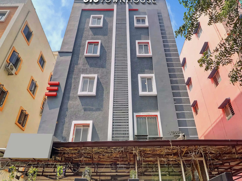 Super Townhouse RCC Park View Inn