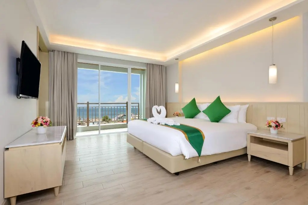 Double Suite with sea view full double bed