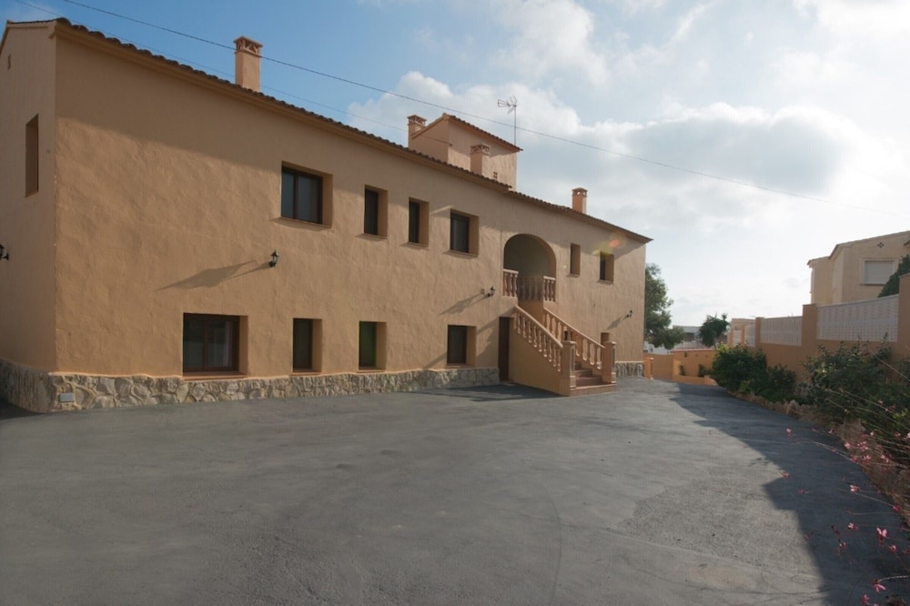 Villa - 12 Bedrooms with Pool and WiFi - 104971