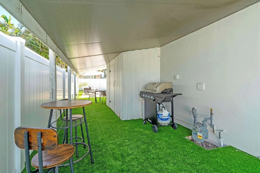 Sunny House With Pool - Spacious