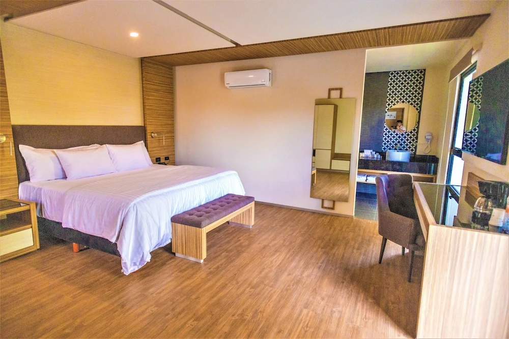 Deluxe Suite