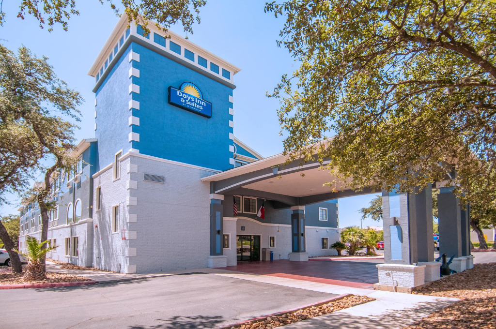 Days Inn by Wyndham Suites San Antonio North/Stone Oak