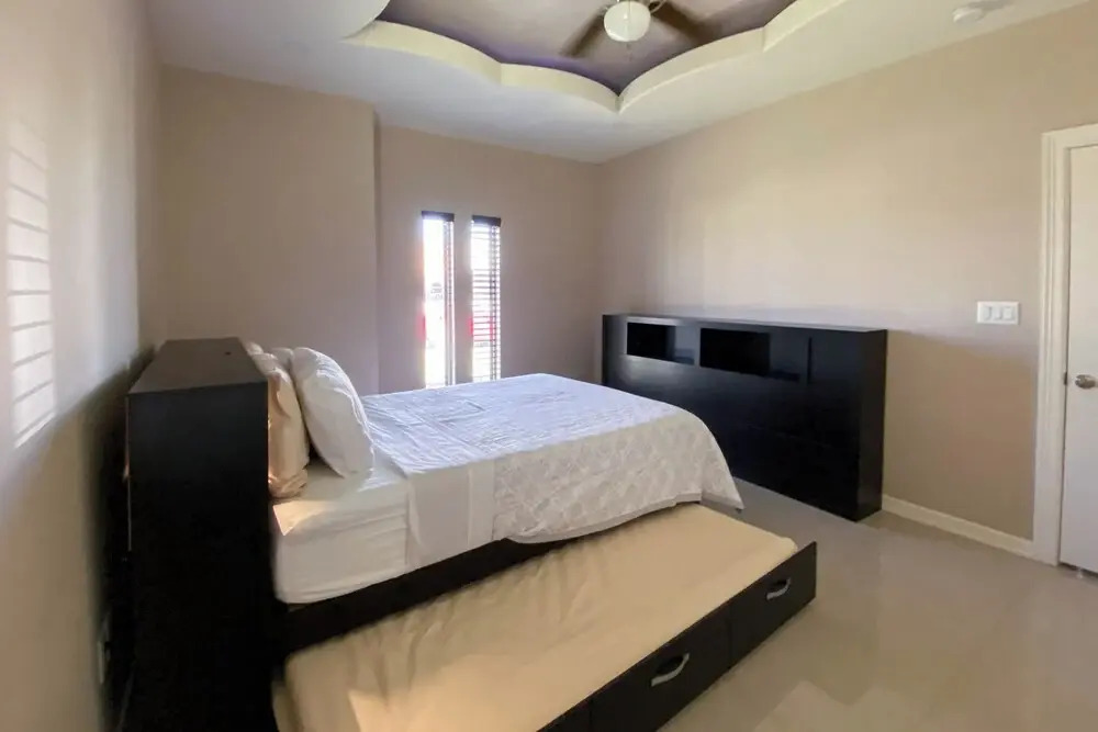 4BR Retreat w/ Backyard Oasis - Pool & Patio — фото 2