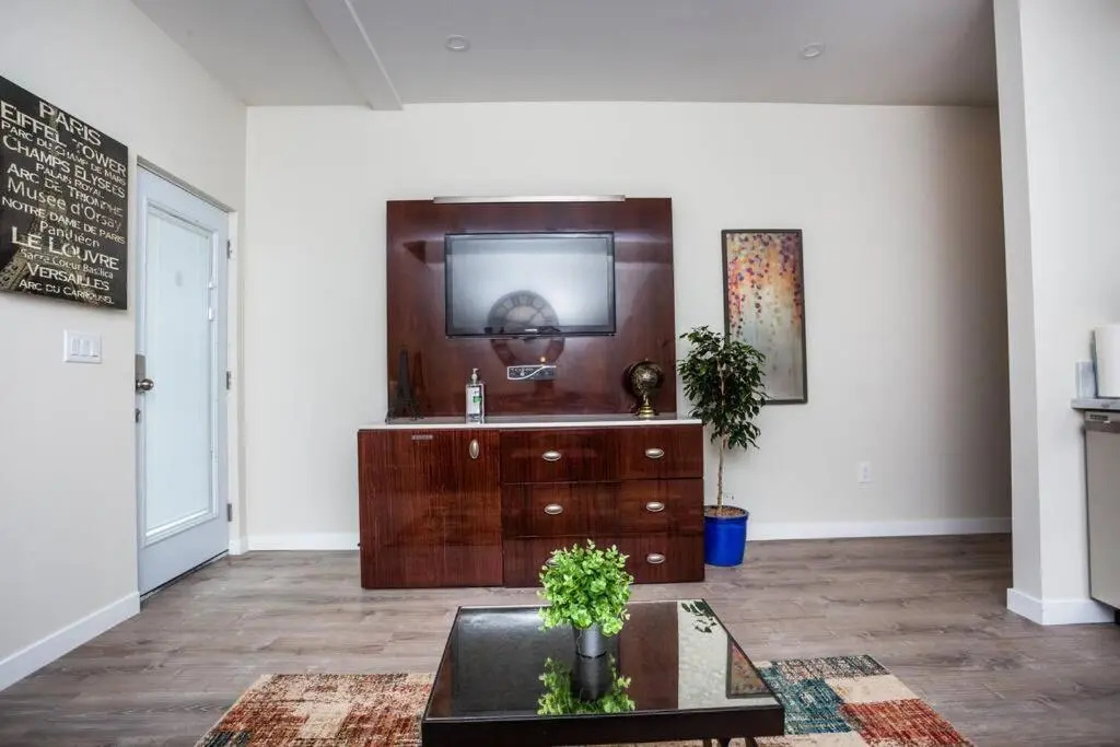 1 Bedroom Apartment with Luxurious Design in SD