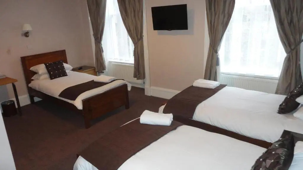 Standard Triple room