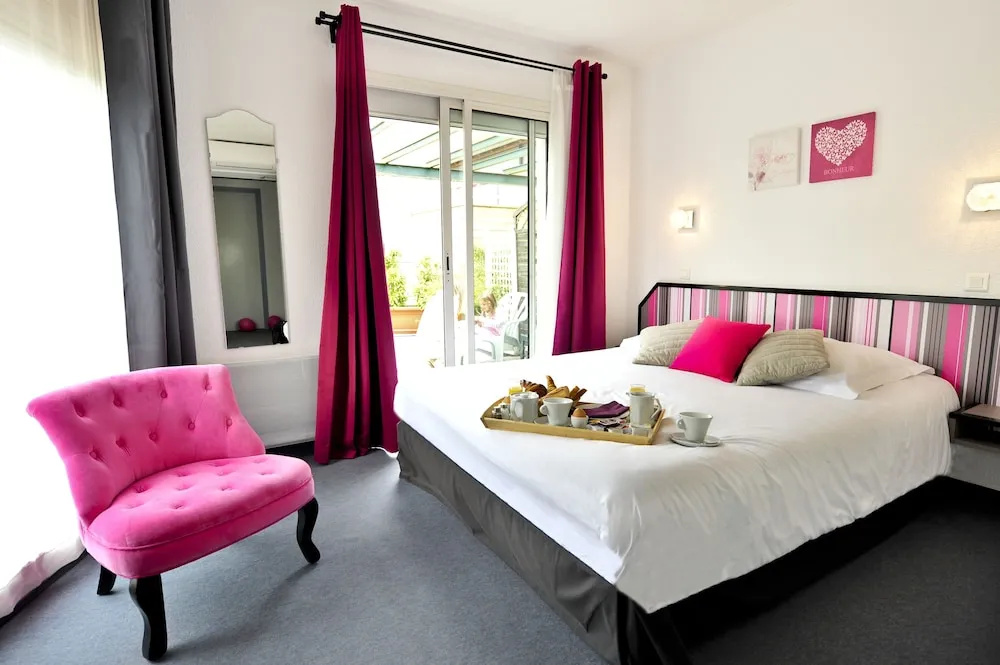 Standard Double room with balcony (full double bed)