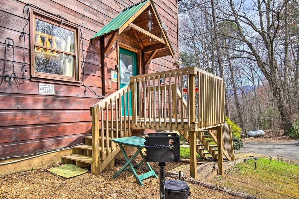 Scenic Sevierville Cabin: Hot Tub, Panoramic Views