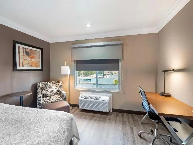 Best Western Plus Newport Mesa Inn - Chambres