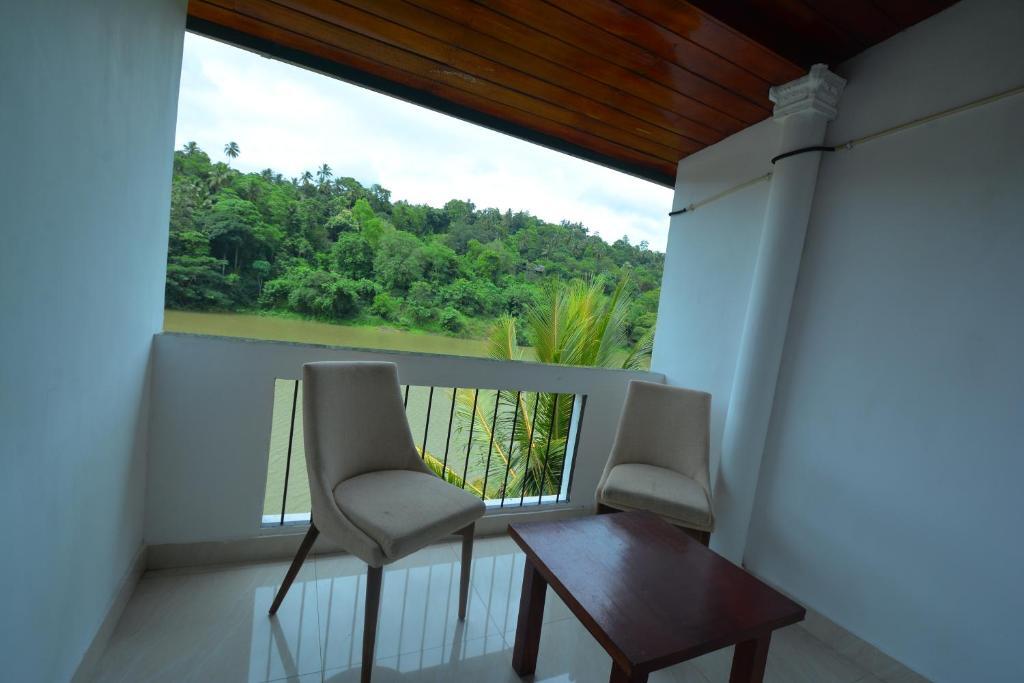 Kandy Riverside Villa