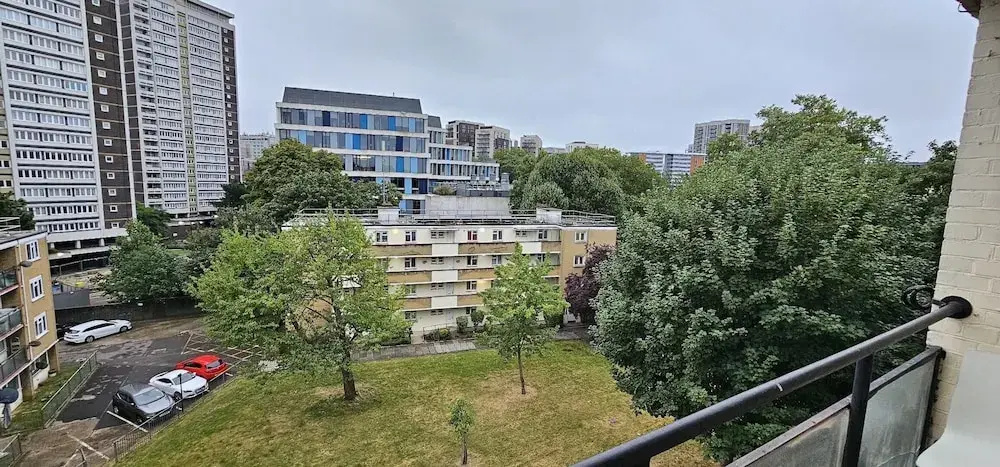 2 Bed Flat - Sleeps 4 - Parking - Balcony - Wifi