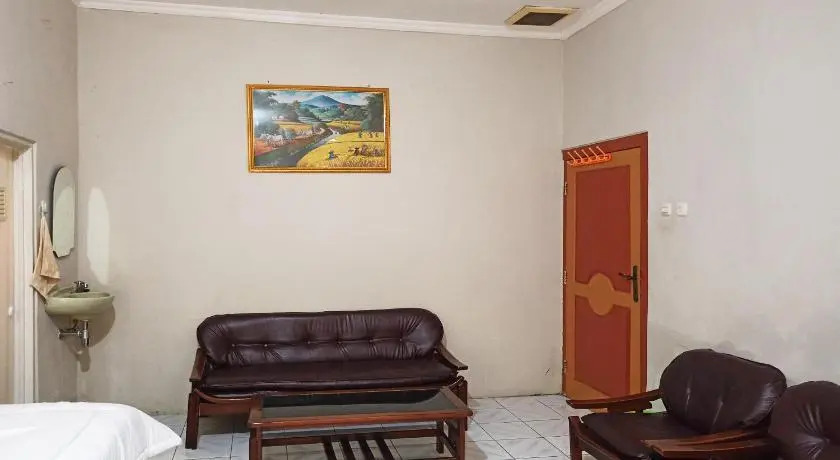 OYO 3761 Djayatama Guest House - фото 7