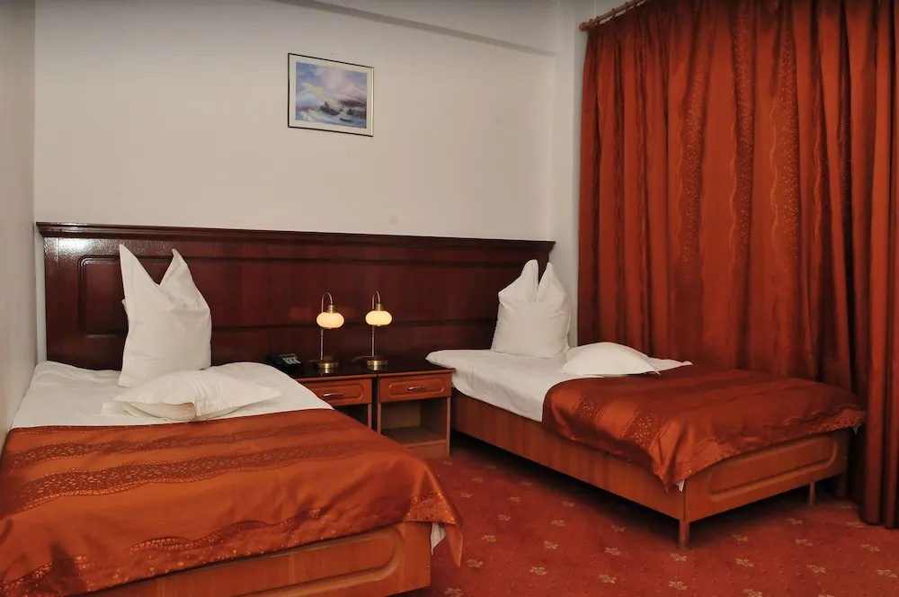 Business Double room (full double bed)