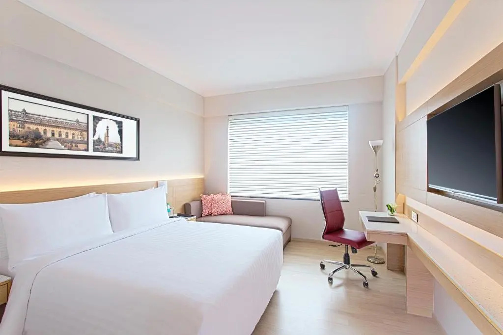 Standard Double room with city view (full double bed)