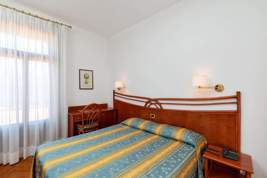 Double room (full double bed)