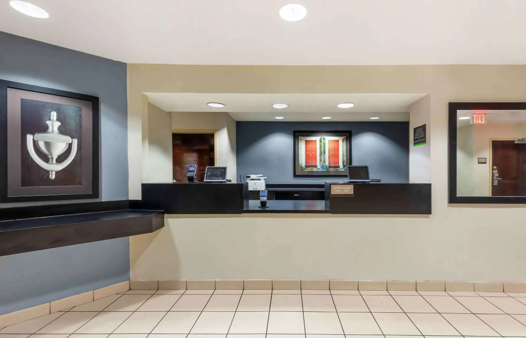 Lobby & Reception