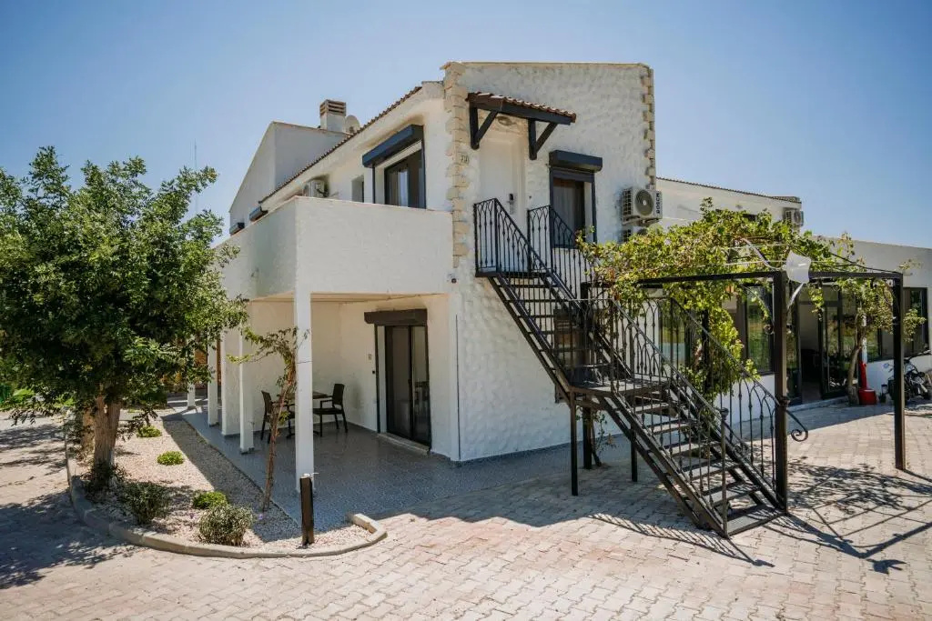 Deluxe Double room with balcony (full double bed)