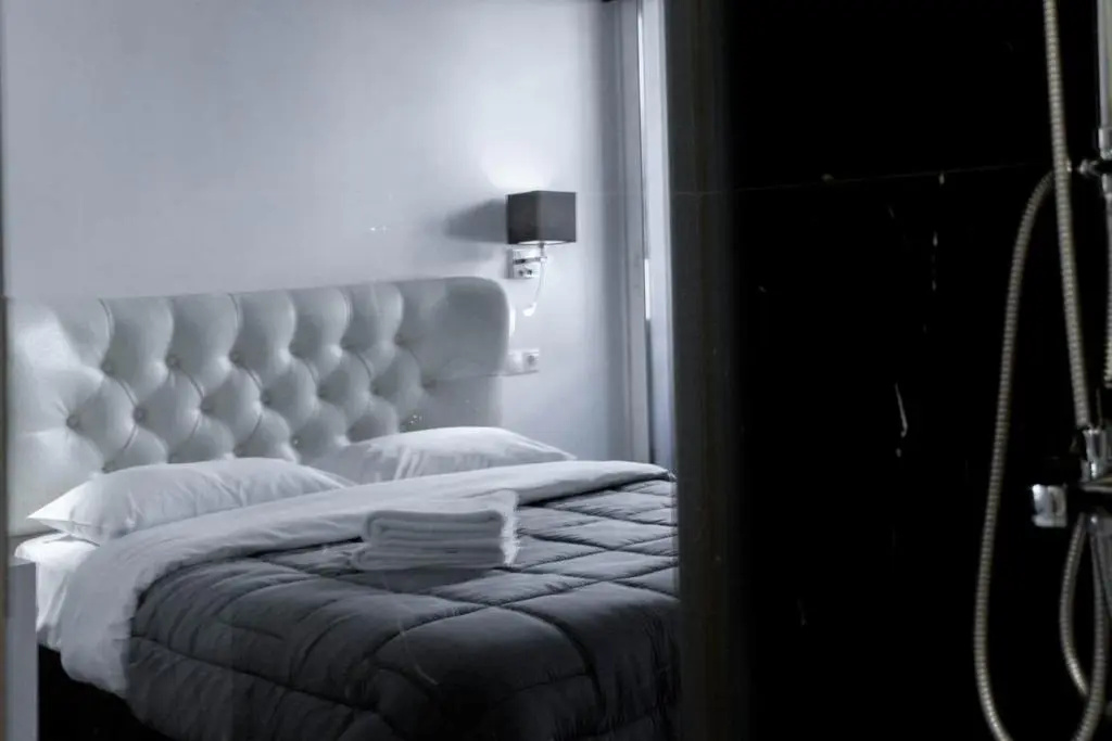 Deluxe Double room (full double bed)
