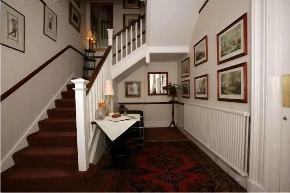 Bellevue Guest House - фото 12