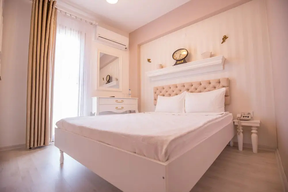 Standard Double room with balcony (full double bed)